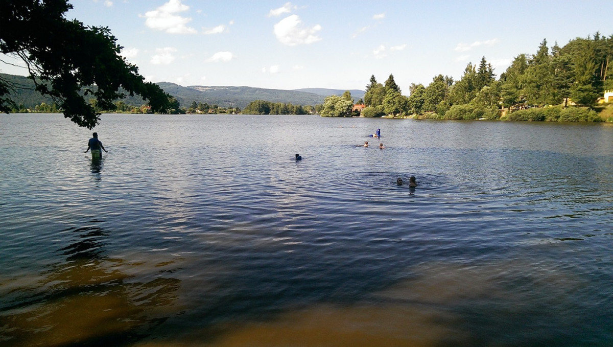 Na Velké rybníku u Hroznětína je voda nevhodná ke koupání, varuje hygiena. Foto: Se svolením Destinační agentury Krušnohoří