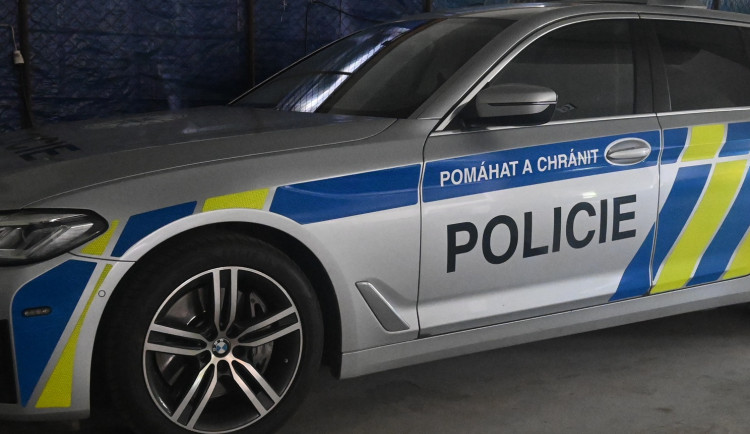Policie zastavila cizince kvůli rychlé jízdě. Měl přes jedno promile alkoholu
