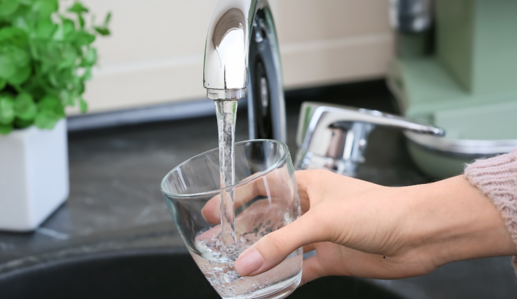 Těžba sedimentů na řece Orlici ve Svinarech: Bezpečnost pitné vody není ohrožena