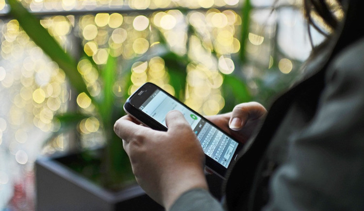 Podvodníci se vydávají za rodinné příslušníky, posílají sms. Policie varuje