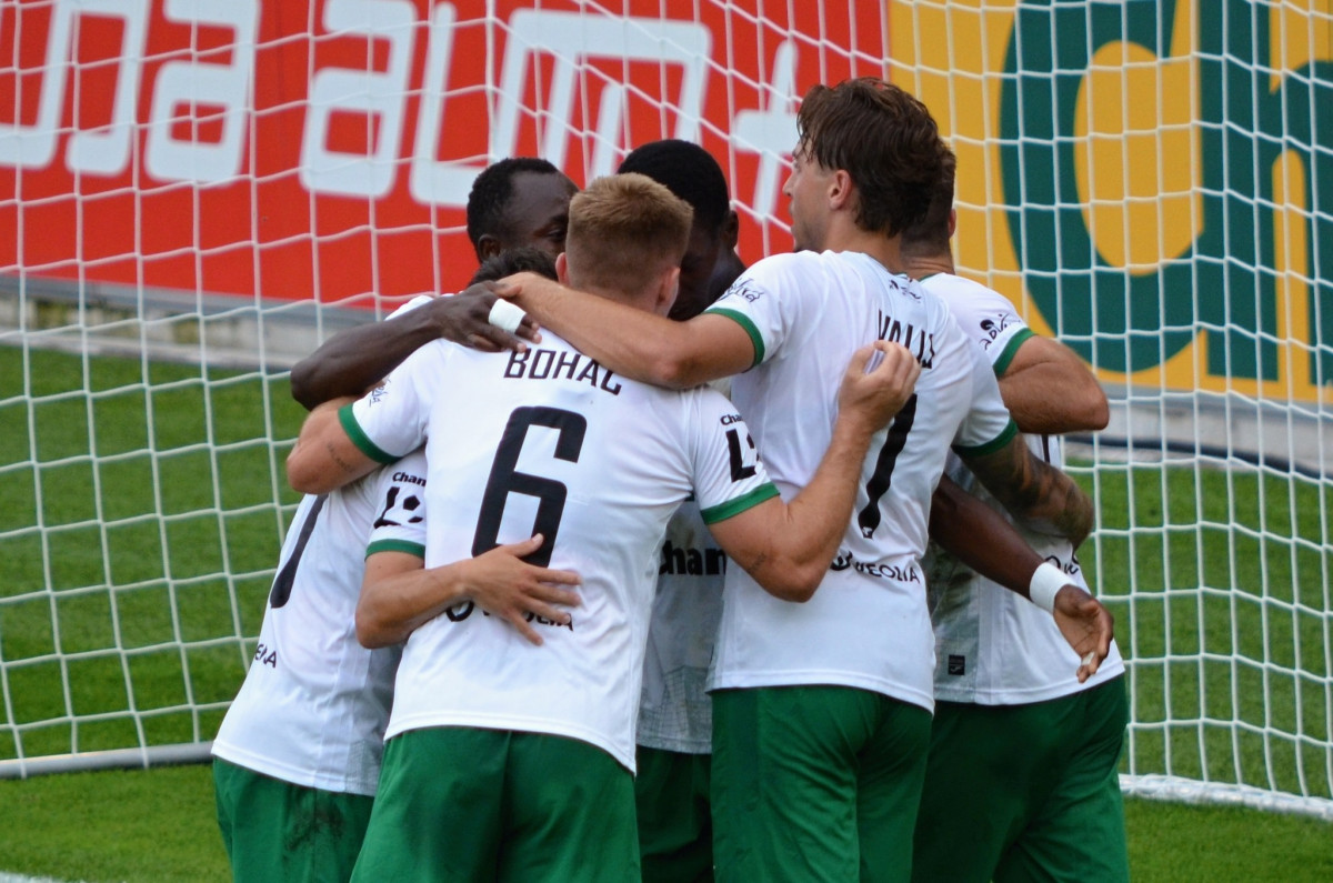 Karvinští fotbalisté zvládli i druhé kolo, výhru 2:1 v Hradci vystřelil Štorman.