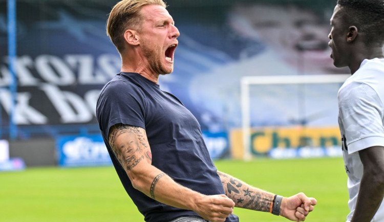 Výhra nad Pardubicemi má zklidnit tým. Nervozita byla obrovská, řekl Kováč