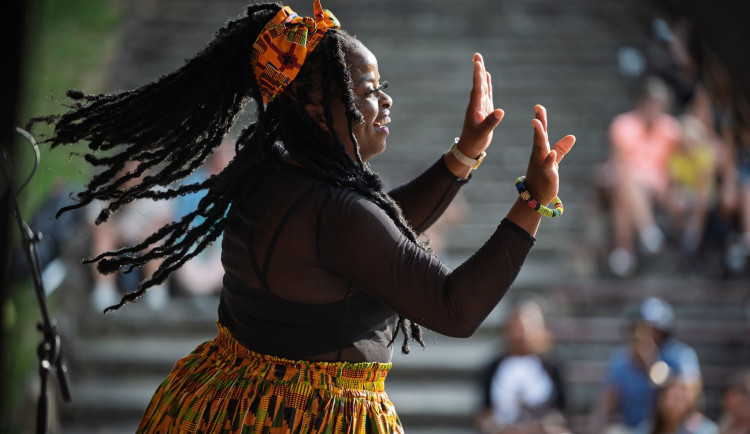Africké dny ve Dvoře Králové nad Labem navzdory dešti přilákaly tisíce lidí