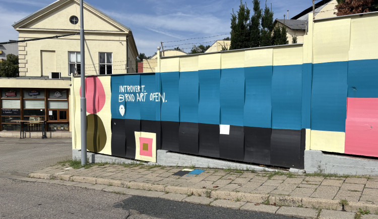 FOTO: Sochy v Brně proměnily okolí Žlutého kopce v galerii