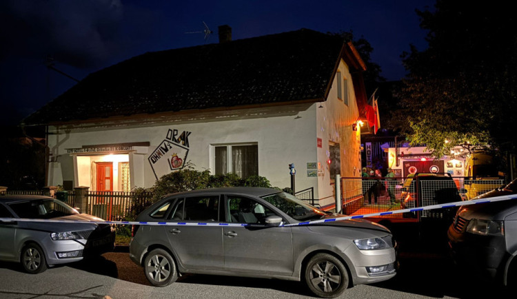 Evelínka narozená v sektě zůstane u pěstounů, vůdce sekty mezitím opět vysílá