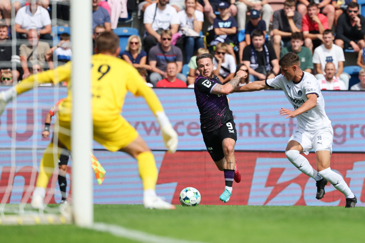 Fotbalisté Slavie vyhráli na Slovácku 1:0, domácí nedali v nastavení penaltu