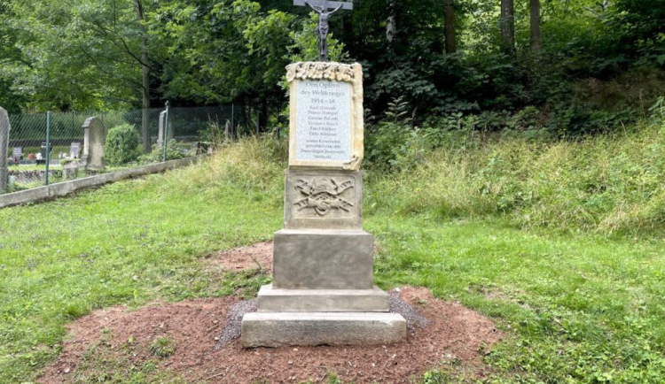 Obnova památek v Trutnově: Hasičský památník ve Lhotě je hotový