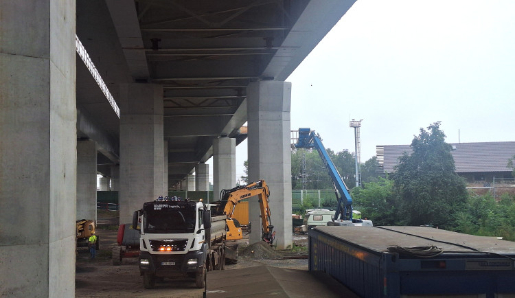 VIDEO: Chystejte kola, koloběžky nebo brusle. Silničáři na den otevřou rozestavěnou D1 u Přerova