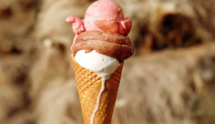 Letní počasí je zpátky. Během víkendu na východě Čech naměříme až 33 stupňů