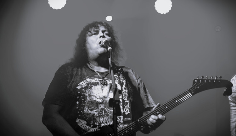 Česká rocková scéna smutní, odešel bývalý člen kapely Arakain a autor hitu Slečna Heavy