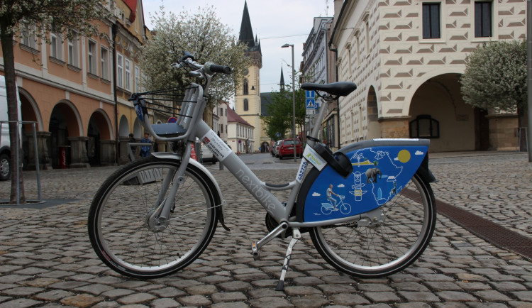 Dvůr Králové má za sebou rekordní měsíc na sdílených kolech