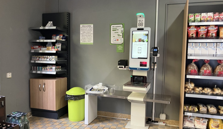 Do nejbližšího obchodu to měli 10 kilometrů, teď mají novou samoobslužnou obecní prodejnu