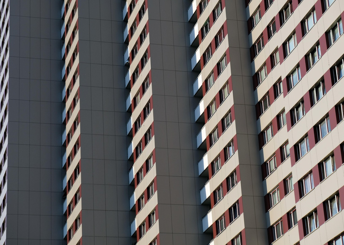 KOMENTÁŘ: Neplatiči zatěžují bytové jednotky. Jejich odpojení od tepla má limity