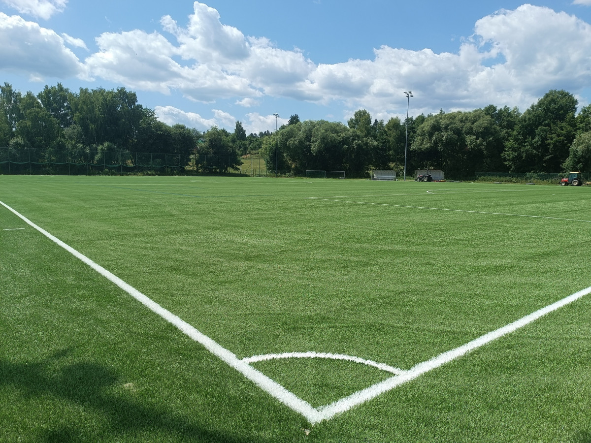 Nová umělá tráva otevírá Tachovu cestu do vyšší fotbalové soutěže