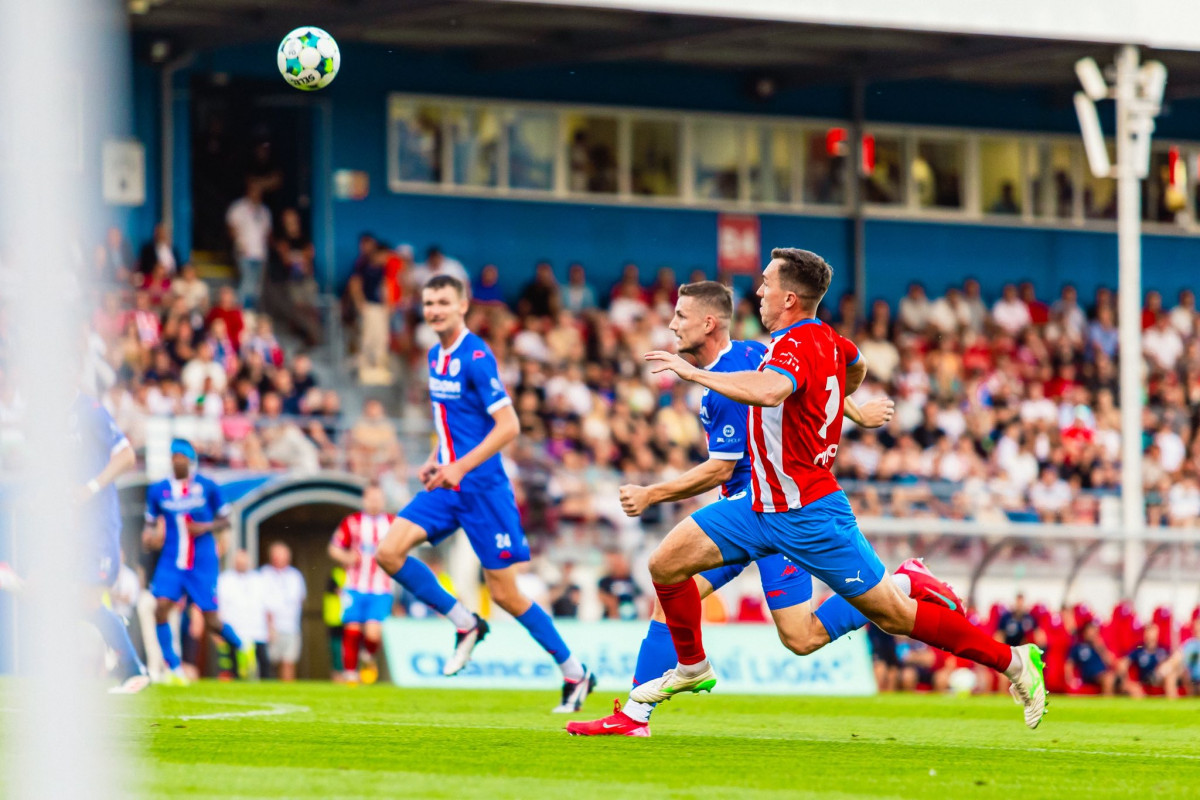 Vyprodané druholigové derby mezi Artisem a Zbrojovkou skončilo 2:2