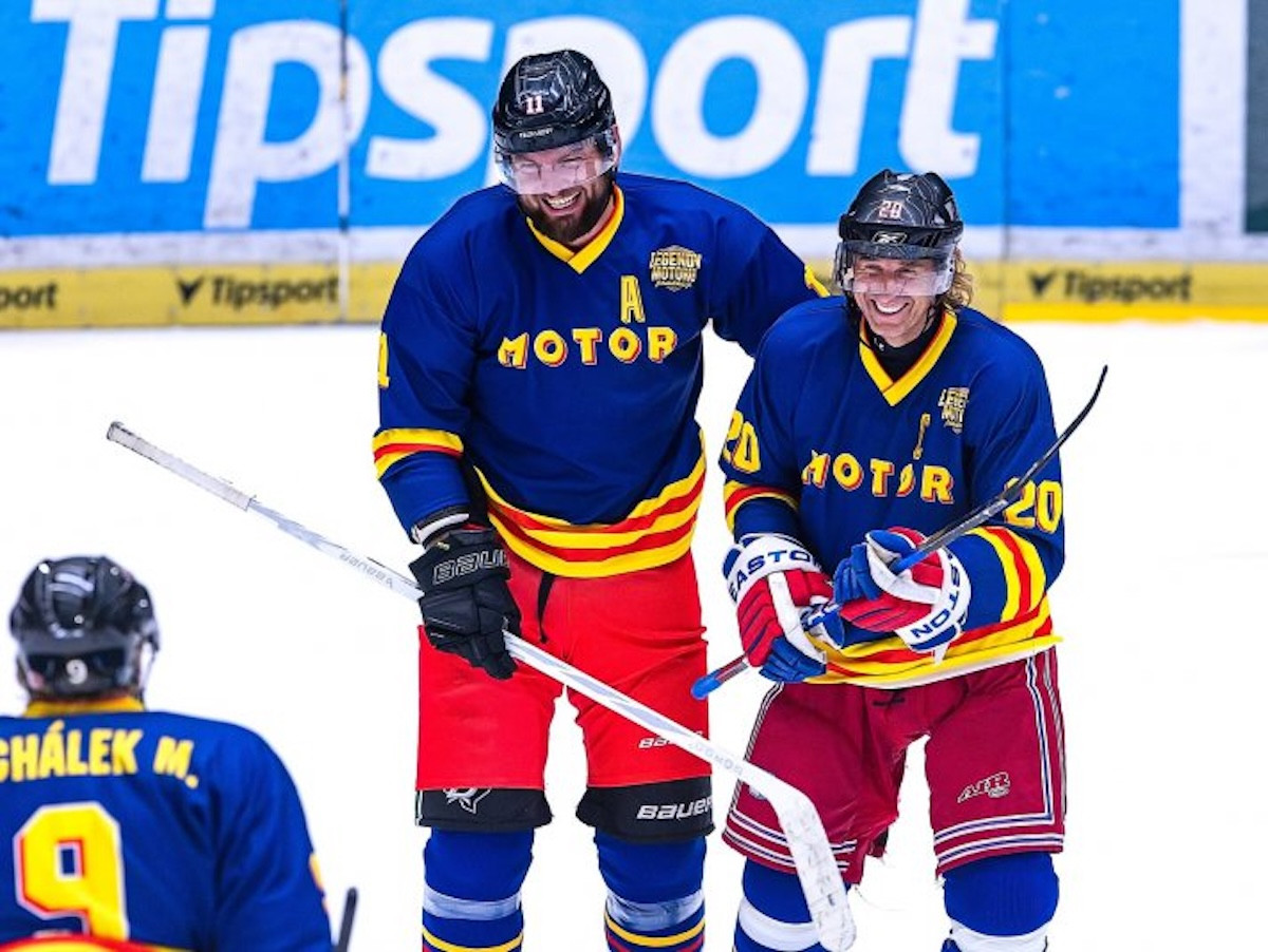 Exhibiční zápas bavil, více branek nastřílely Legendy Motoru.