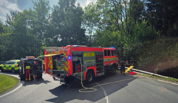 Řidič zemřel po nárazu do stromu, případem se zabývají kriminalisté
