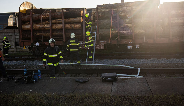 Požár vlaku v Předměřicích nad Labem: Hasiči zasahovali u technické závady