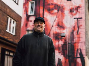 Policajti ze mě byli nešťastní, musel jsem murál stihnout za dva dny, říká David Strauzz