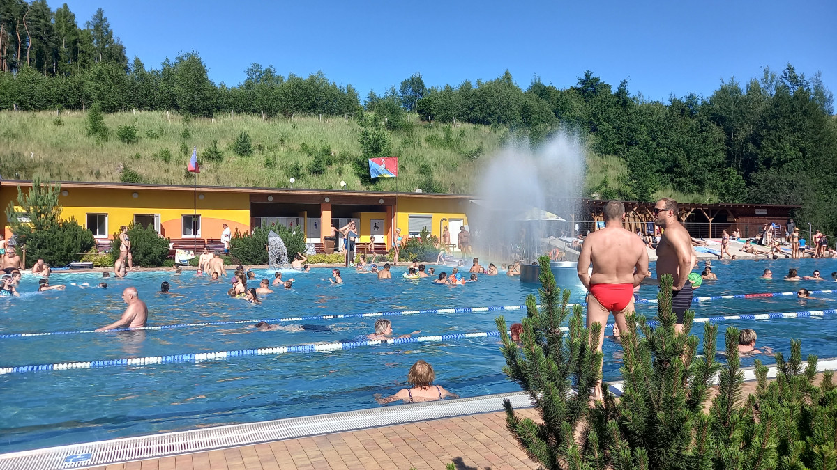 FOTO: Koupaliště v Lukách bylo v červenci čtrnáct dní zavřené, nyní opět ožilo