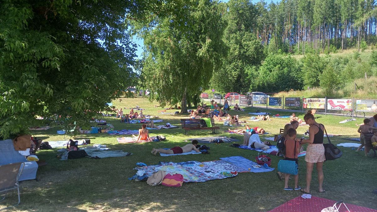 FOTO: Koupaliště v Lukách bylo v červenci čtrnáct dní zavřené, nyní opět ožilo