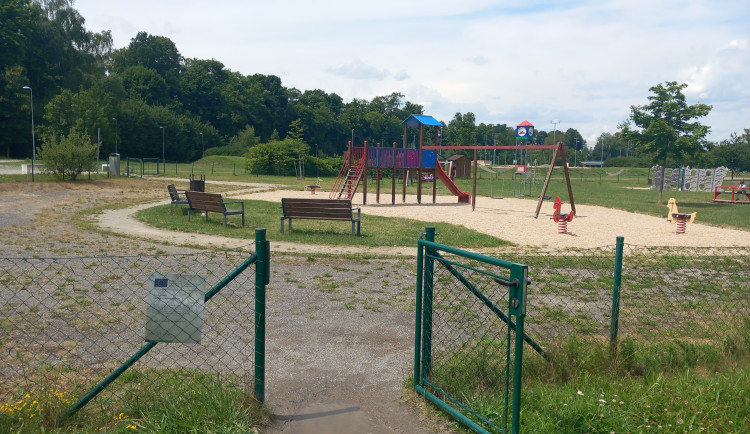 Plachty, záchranné kruhy a mola. Jihlavské hřiště bude ve stylu Rozmarného léta