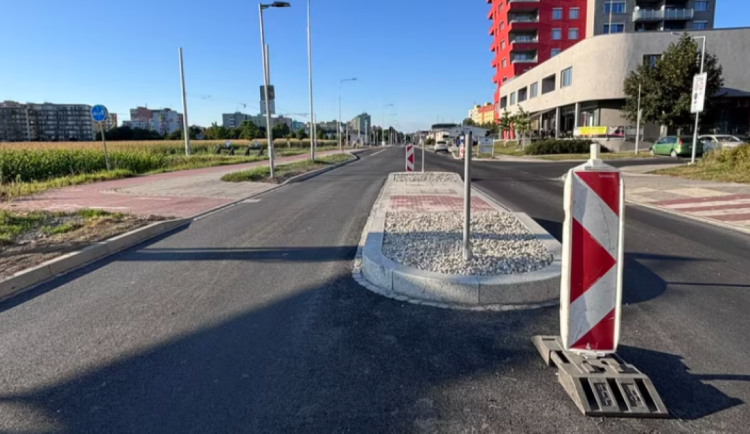 Schweitzerova hlásí hotovo. Důležitá ulice bude opět v provozu zítra odpoledne