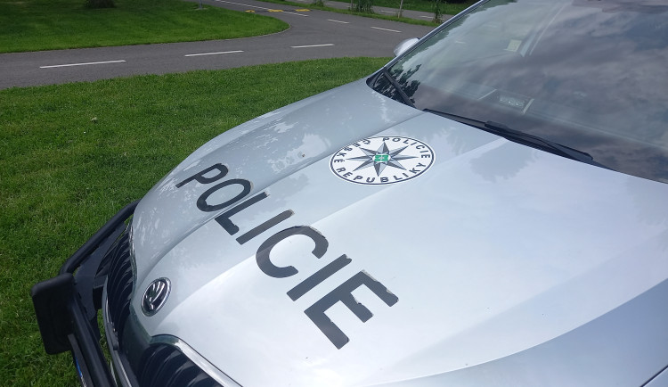 Opilý cyklista se snažil ujet policistům, ale havaroval. Byl celostátně hledaný