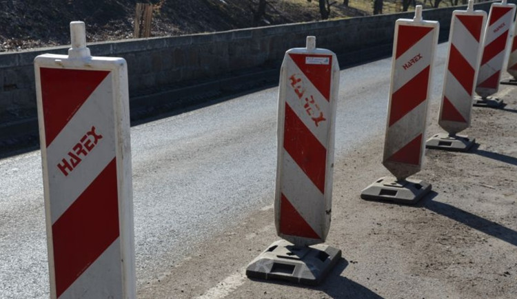 Přehled: Mistrovství světa v triatlonu omezí dopravu ve Varech, uzavírek je více