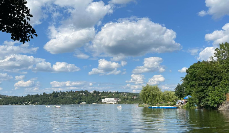 Ztratila jsem šaty, bědovala seniorka u Pryglu. Oblečení vypátrali strážníci