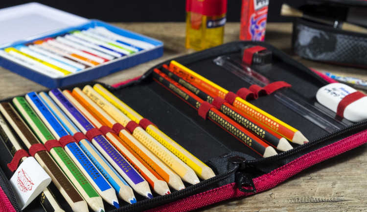 Na školních potřebách mohou rodiče ušetřit tisíce, stačí nakoupit z druhé ruky