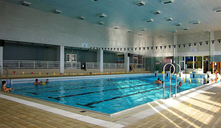 V prostějovských lázních podraží vstupy do bazénu i sauny. Naprostý nesmysl, zní z opozice