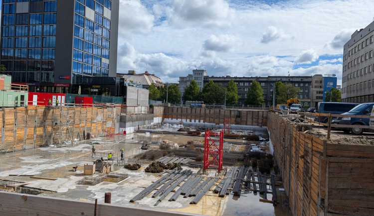 V centru Plzně začala stavba komplexu se stovkami bytů, kancelářemi a obchody