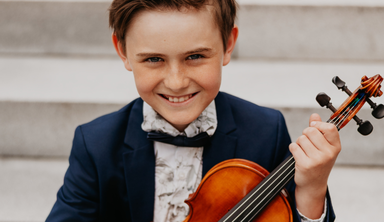 Jedenáctiletý houslista Vojta z Jičína míří do Carnegie Hall