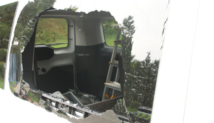 Zloději šli po nářadí a sportovním vybavení. Způsobili škodu přes 400 tisíc