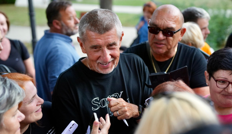 Babiš v Ostravě: Odpustil důchodci, zkritizoval Fialu a dodal volební program