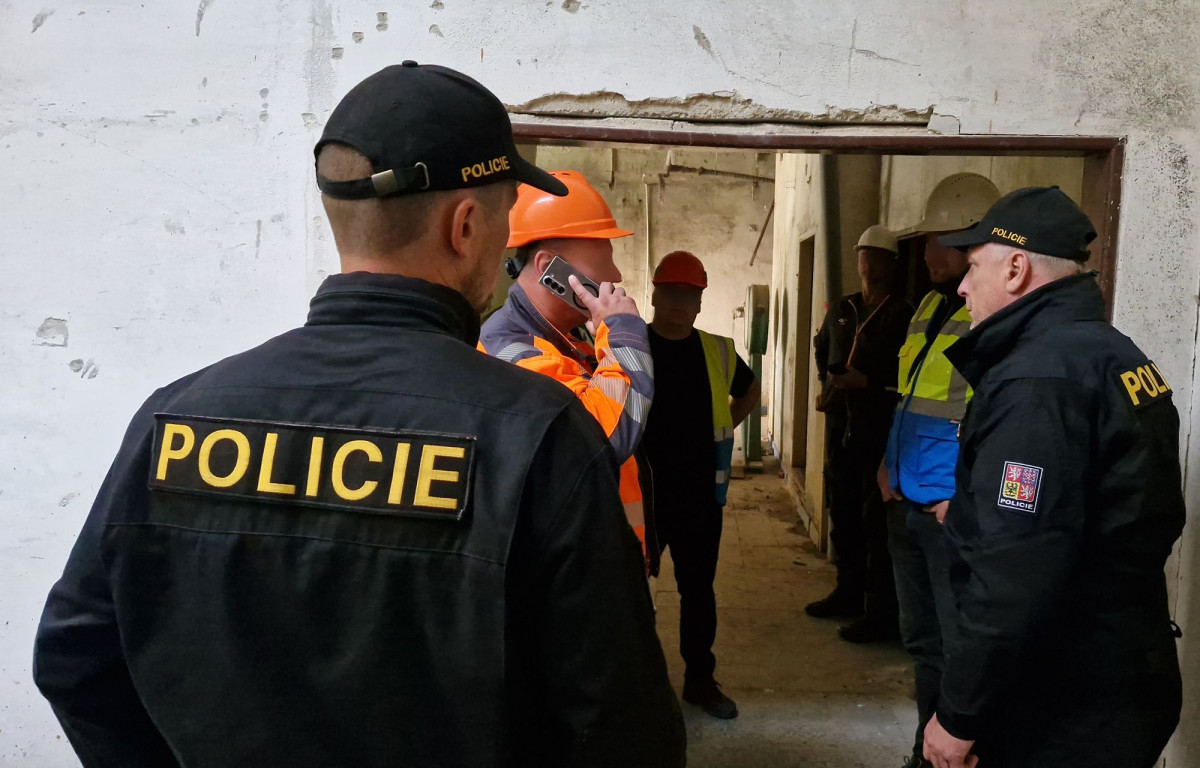 VIDEO: Policisté v minulém týdnu zkontrolovali 300 cizinců, padla i vyhoštění