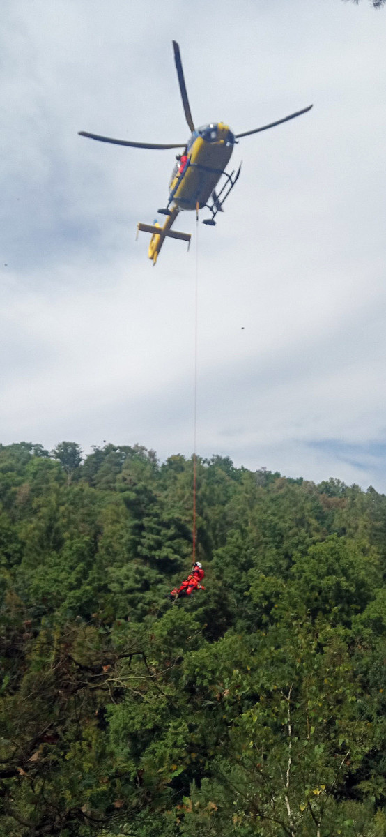 Mladá lezkyně zkolabovala na ferratě, záchranáři pro ni museli slanit