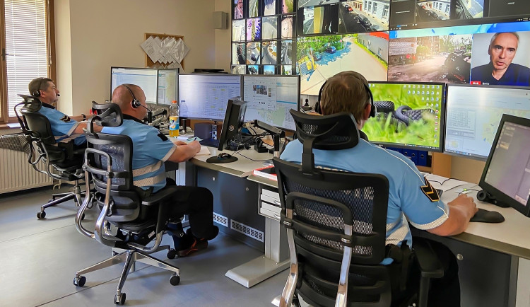 VIDEO: V centru Hradce se ztratil tříletý kluk. Policie ho našla do 20 minut