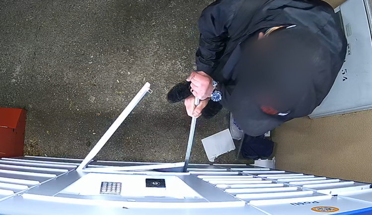 Pražští kriminalisté dopadli pachatele bizarních vloupání do výdejních boxů