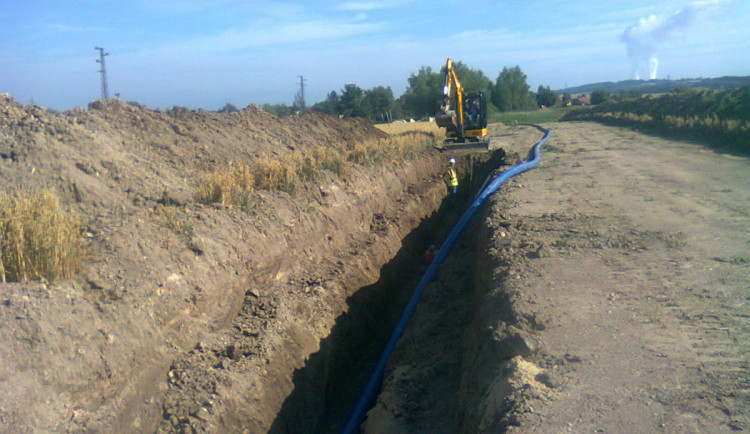 Stavba vodovodu zkomplikuje život lidem ve Václavicích. Část obce se uzavře na konci září