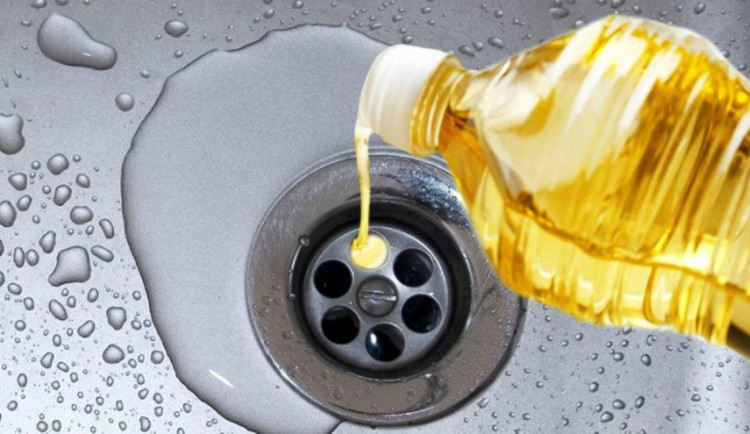 Olej vylitý do dřezu ucpává kanalizaci a ničí čerpací stanice, varují na Jičínsku