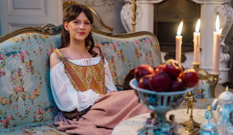 Nová pohádka Princezna stokrát jinak má venku trailer. Natáčela se i v hradeckém kraji