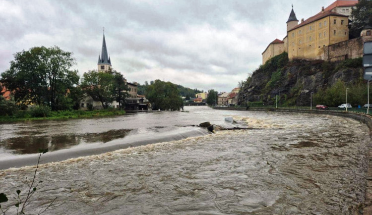 Povodně 2024 na Vysočině: Evakuace 59 lidí, pes v řece, u zoo se rozběhlo kolo