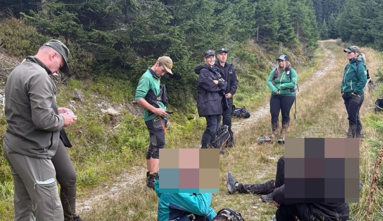 Krkonoše zase ohrožují sběrači borůvek, berou útokem zakázané zóny