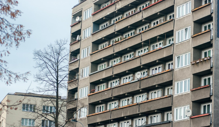 NCOZ obvinila sedm osob kvůli pronajímání městských bytů v Havířově