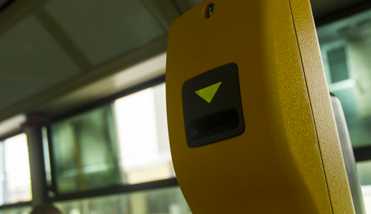 Pokuta dva a půl tisíce za jízdu načerno. Dopravní podnik výrazně zvýší pokuty