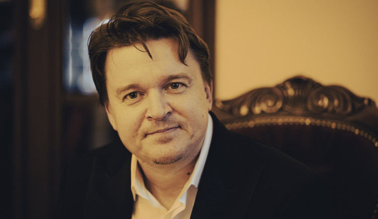 Ostřejší Most!, tak popisuje nový seriál Oddíl B jeho scénárista Petr Kolečko