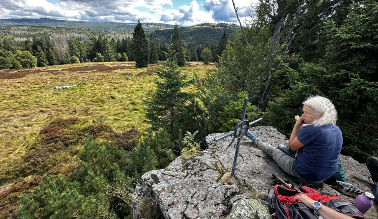 Za výhledy přes zaniklou šumavskou osadu Gsenget na úchvatný Scheuereckberg