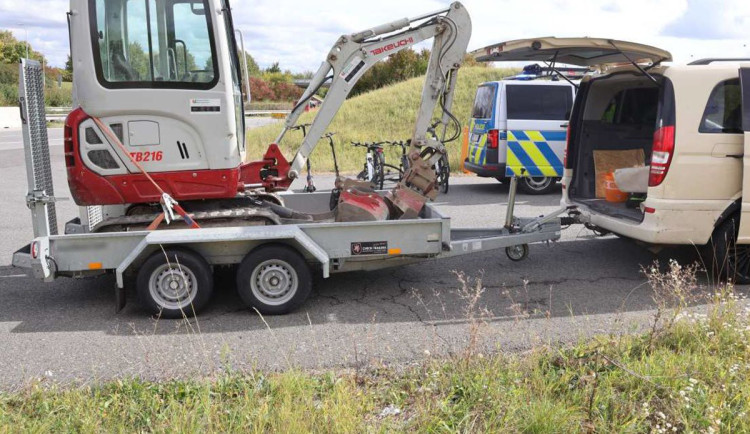 Instinkt jako Semir. Dálniční policisté na Hané vyhmátli cizince s kradeným nákladem